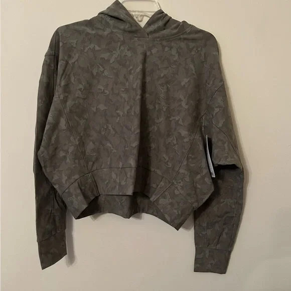 Athleta Printed Farallon Sweatshirt Size Medium Camo Olive NWT - Picture 3 of 10